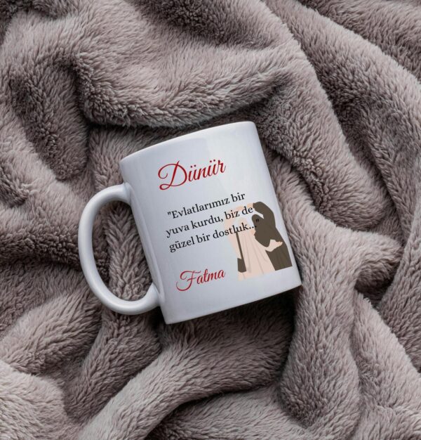 Personalisierte Keramiktasse „Dünür“ mit Hijabi 2