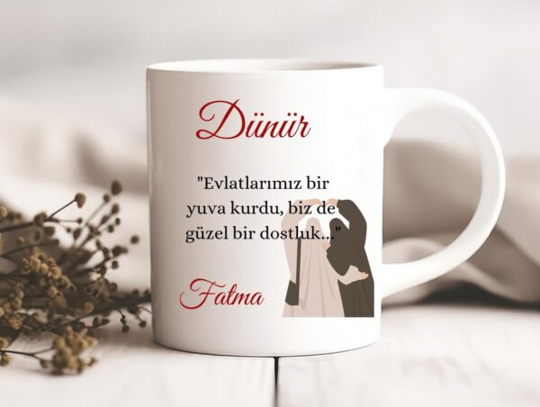 Personalisierte Keramiktasse „Dünür“ mit Hijabi 2