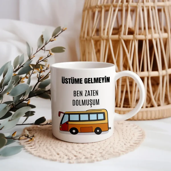 Keramiktasse „Üstüme gelmeyin, ben zaten dolmusum“