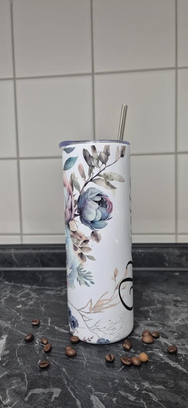 03 Thermobecher mit Initiale und Name – verziert mit bunten blumigem Dekor