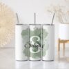 Thermobecher mit Initiale und Name – verziert mit blumigem Dekor in Grün