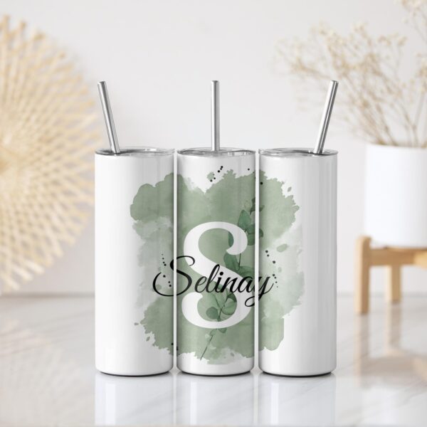 Thermobecher mit Initiale und Name – verziert mit blumigem Dekor in Grün