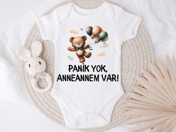 Baby Body Mockup (3) Babybody Türkisch – „Panik yok, Anneannem var !“