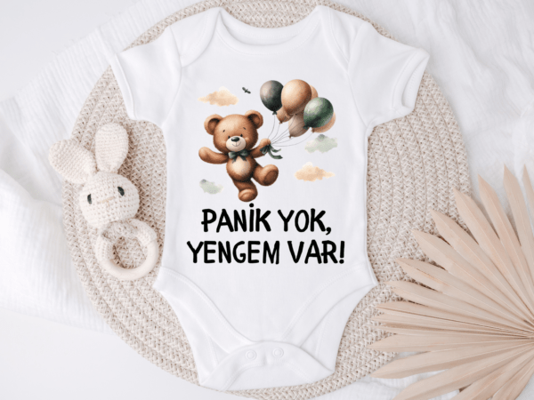 Baby Body Mockup (5) Babybody Türkisch – „Panik yok, Yengem var! “